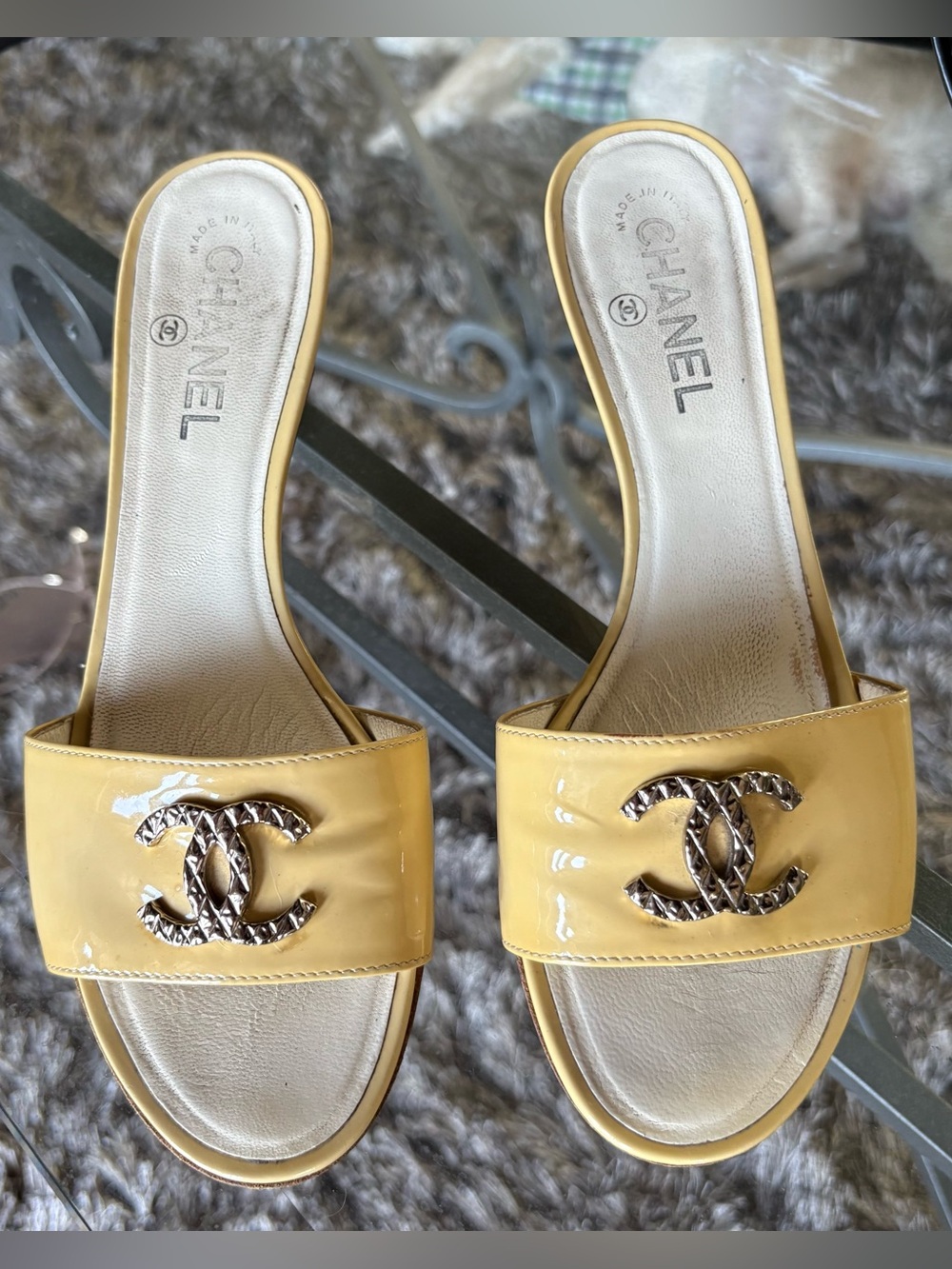 CHANEL Creme Patent Leather CC Logo Slide Mules Size 39
